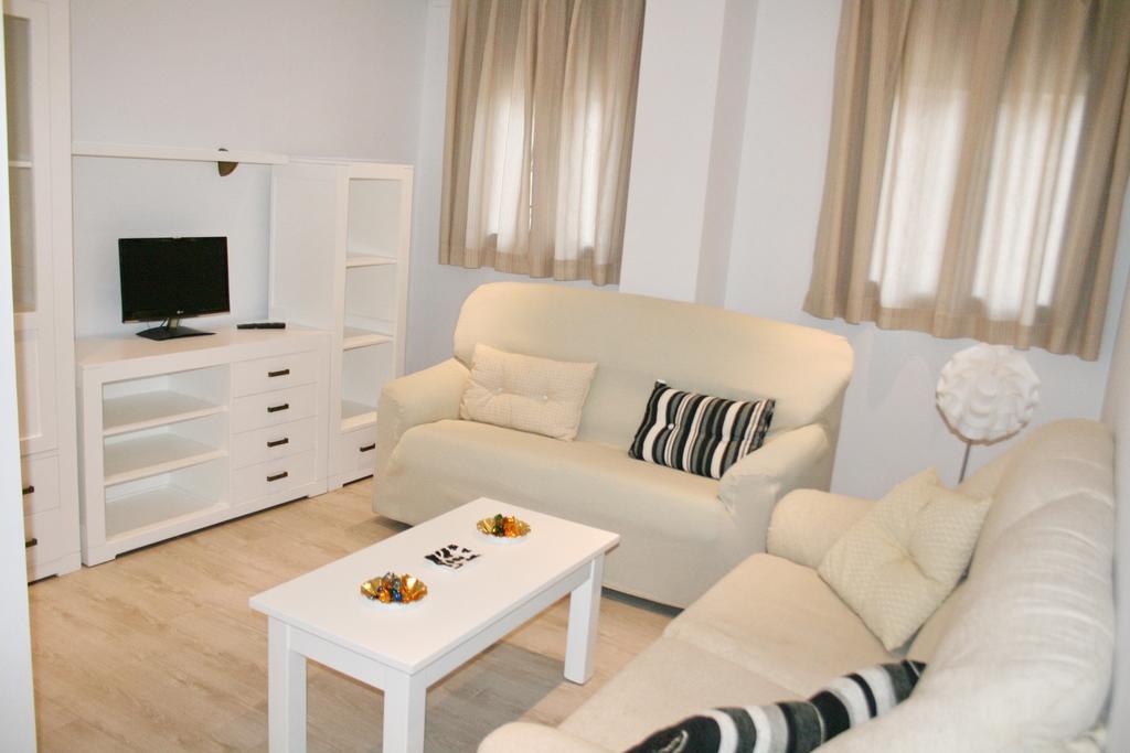Apartamentos Turisticos Mirayuste Guadalupe  Buitenkant foto