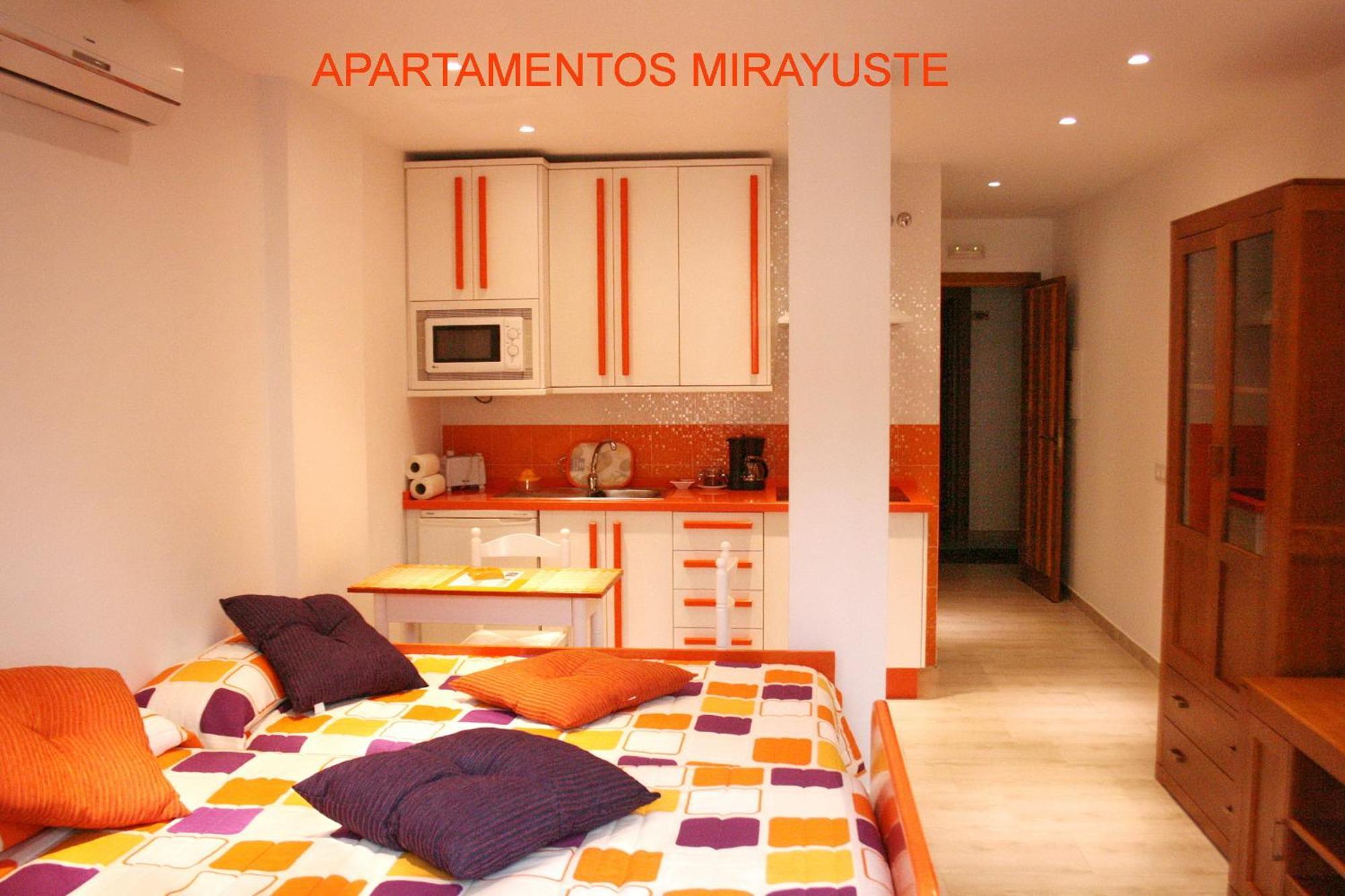 Apartamentos Turisticos Mirayuste Guadalupe  Kamer foto